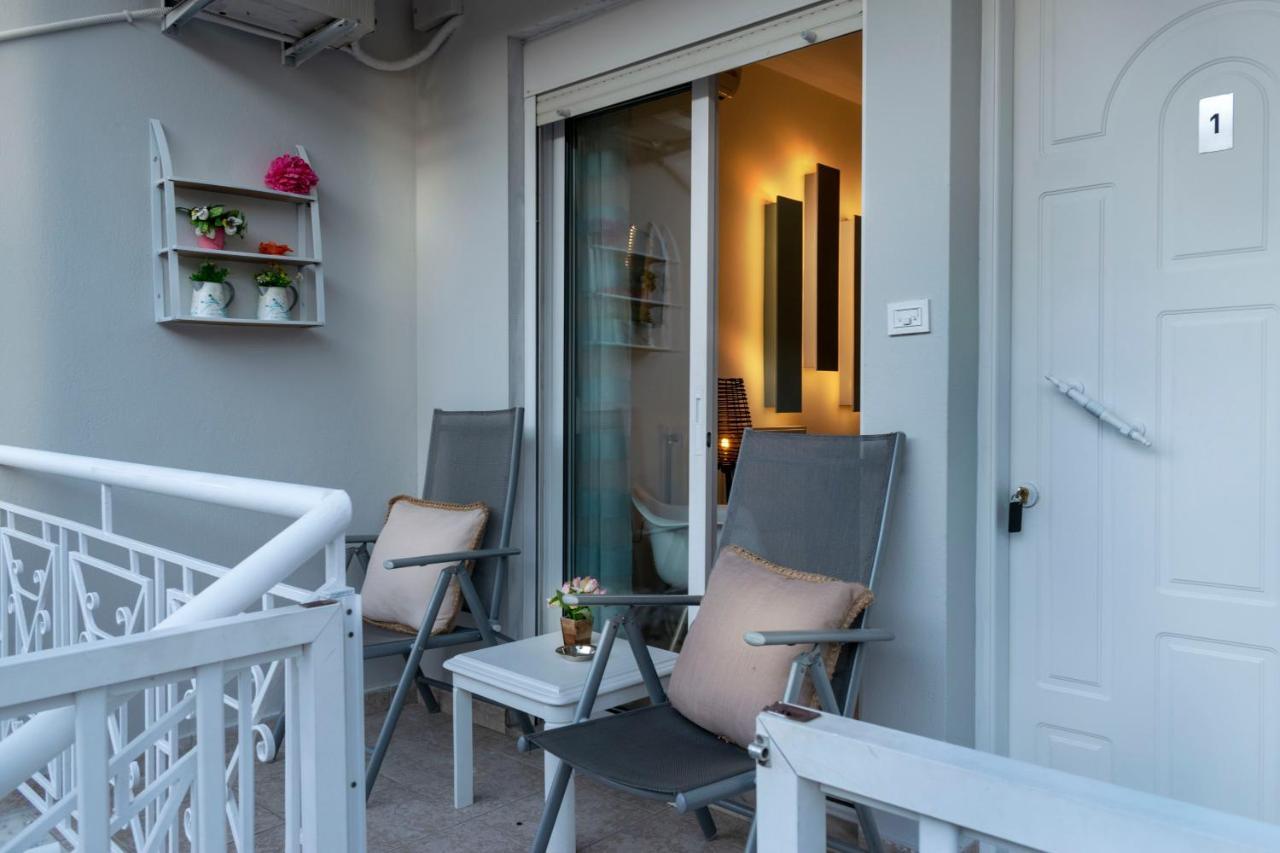 Family Inn Apartments&Suites เนโอสมาร์มาราส ภายนอก รูปภาพ