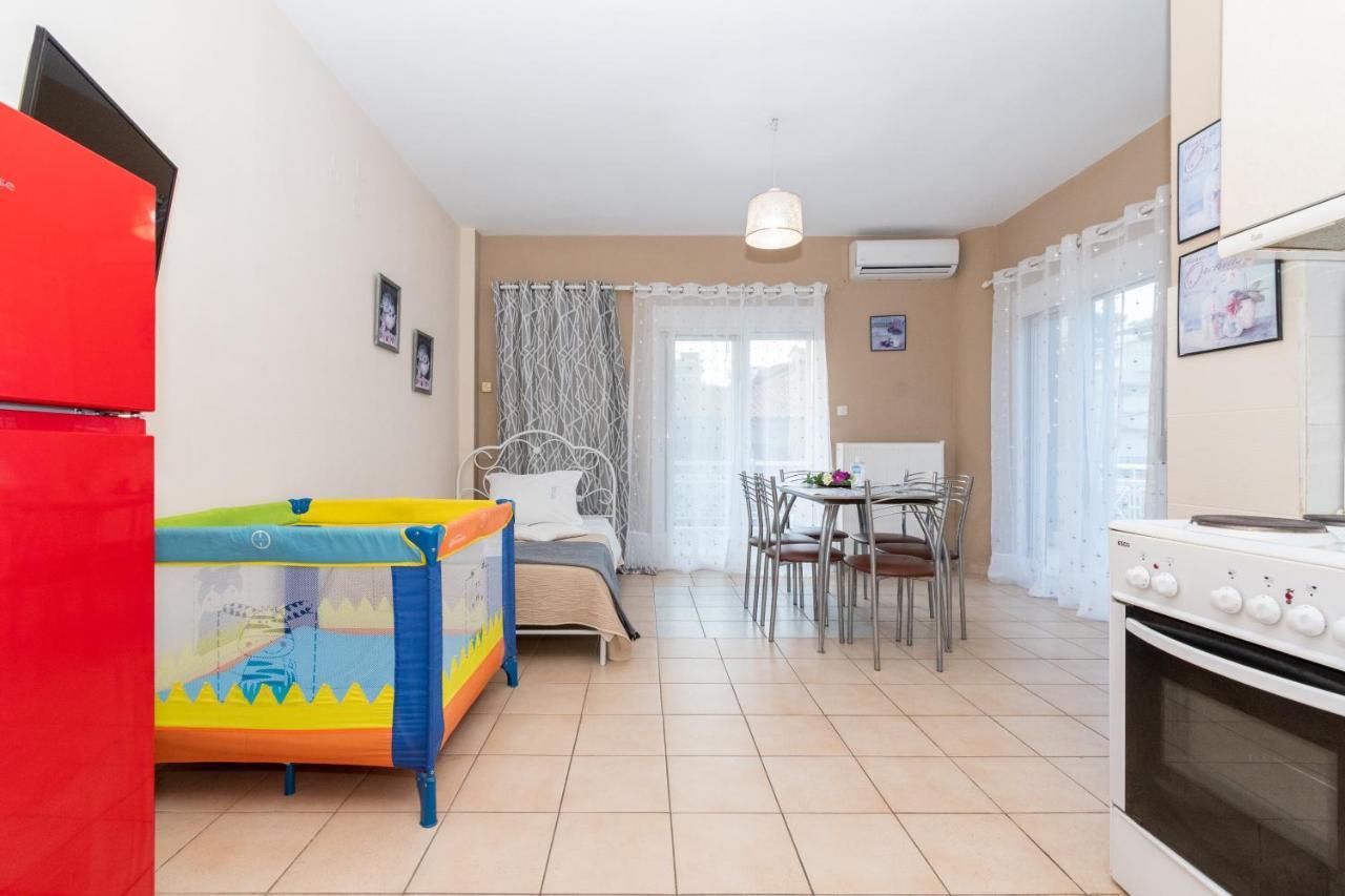 Family Inn Apartments&Suites เนโอสมาร์มาราส ภายนอก รูปภาพ