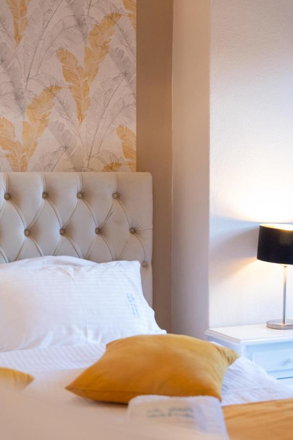 Family Inn Apartments&Suites เนโอสมาร์มาราส ภายนอก รูปภาพ