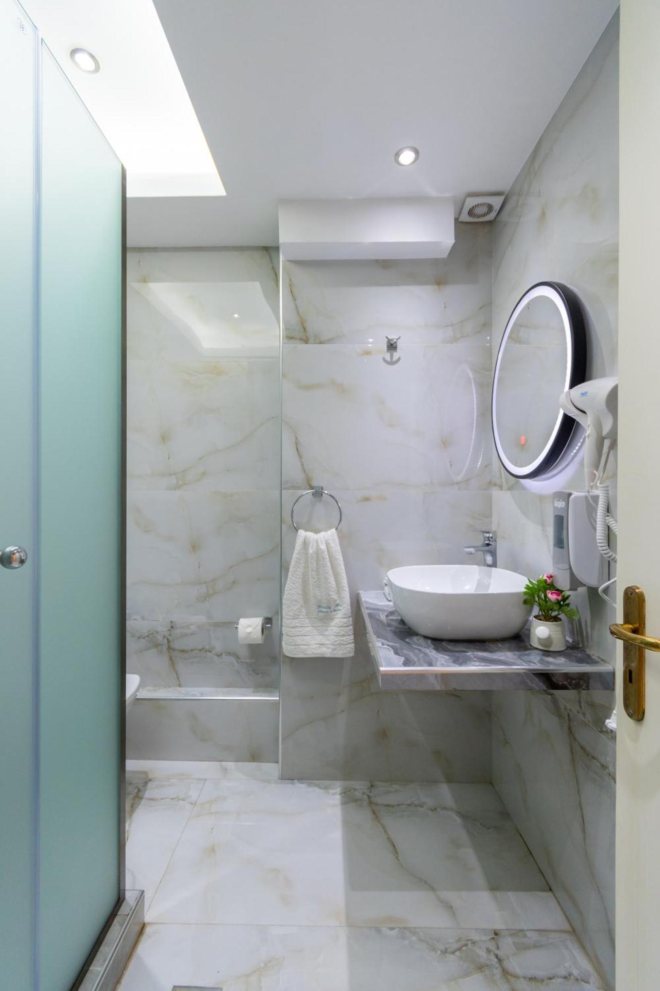 Family Inn Apartments&Suites เนโอสมาร์มาราส ภายนอก รูปภาพ