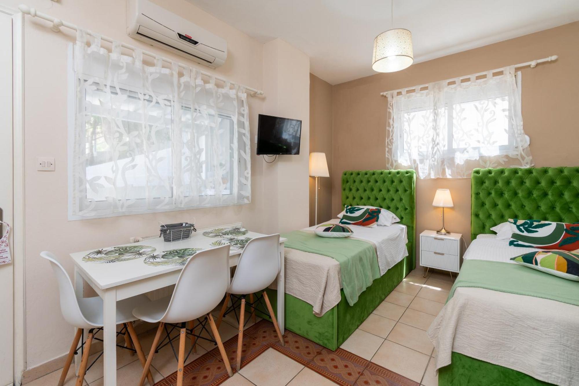 Family Inn Apartments&Suites เนโอสมาร์มาราส ภายนอก รูปภาพ