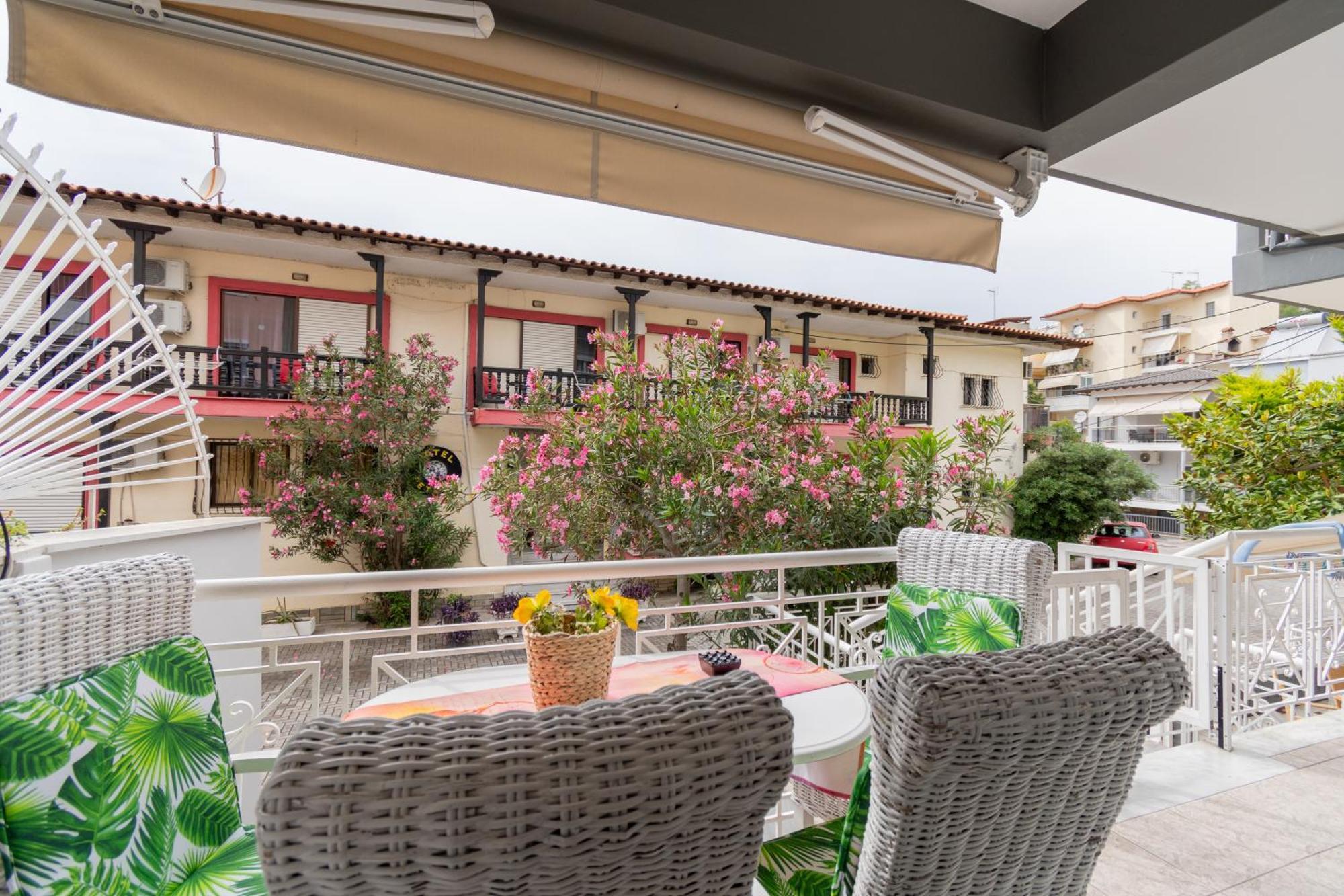 Family Inn Apartments&Suites เนโอสมาร์มาราส ภายนอก รูปภาพ