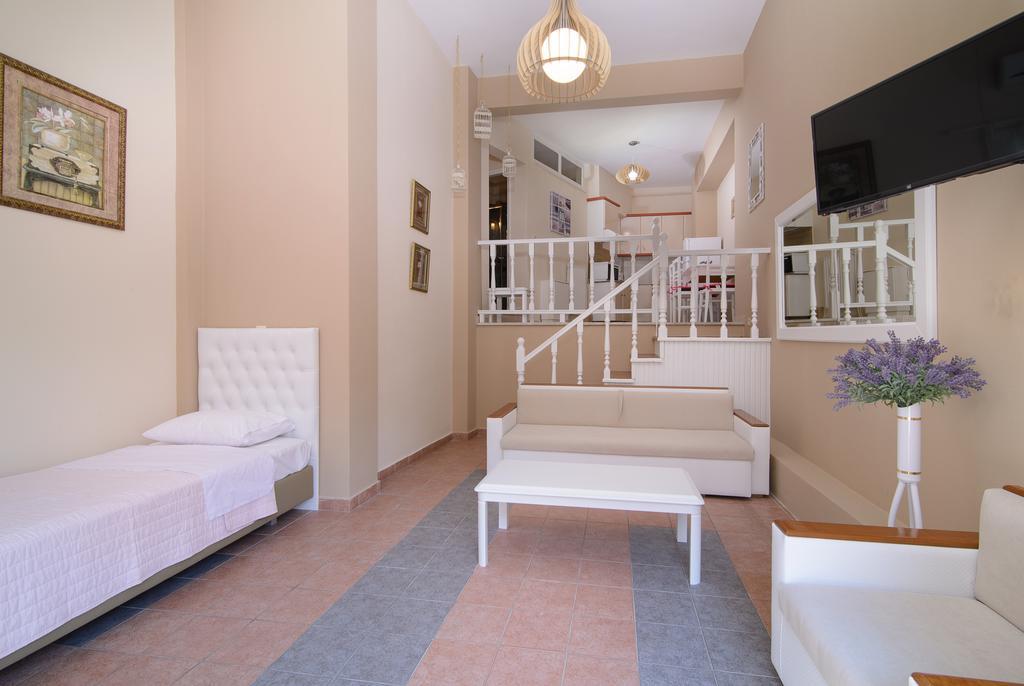 Family Inn Apartments&Suites เนโอสมาร์มาราส ภายนอก รูปภาพ